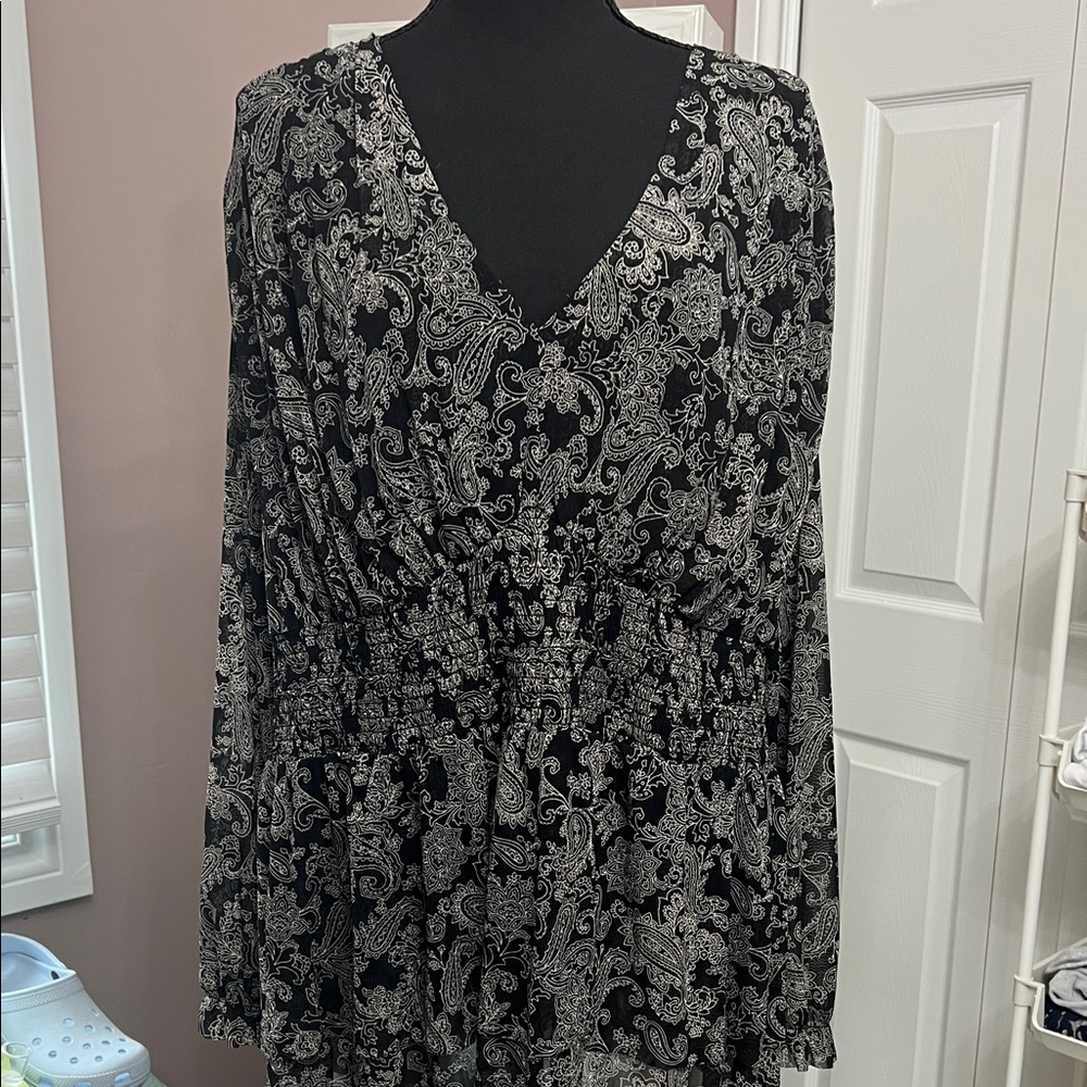 Elegant Black and White Paisley Women's Top